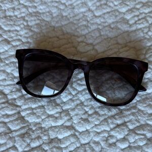 Elegant Brown Sunglasses
